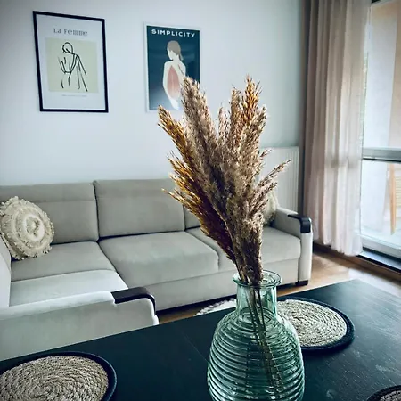 White Glove Wojska Polskiego Apartment *
